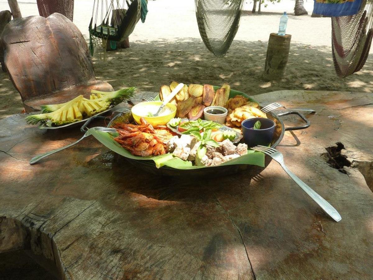Hostal Pachamama Isla de Canas Exterior photo